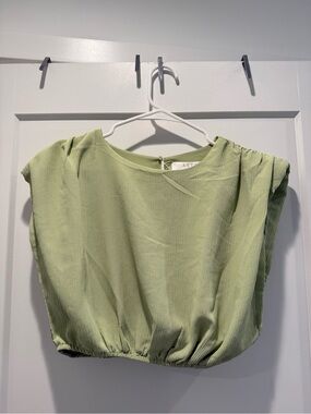 NWT Astr the Label Green cropped shoulder pads top small